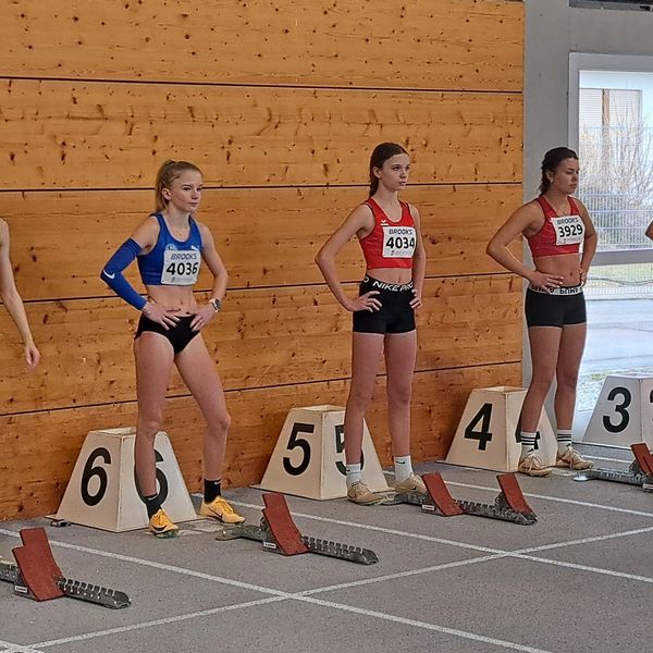 Gold am Start: Hannah Mattes, Anni Marcard und Pia Hoffrogge (ganz re.)